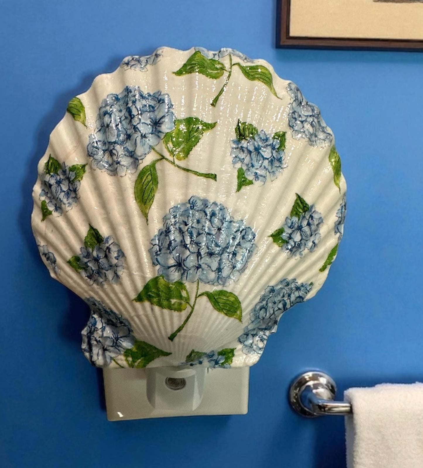 Scallop Nightlight- Blue Hydrangeas- Auto Sensor On/Off LED
