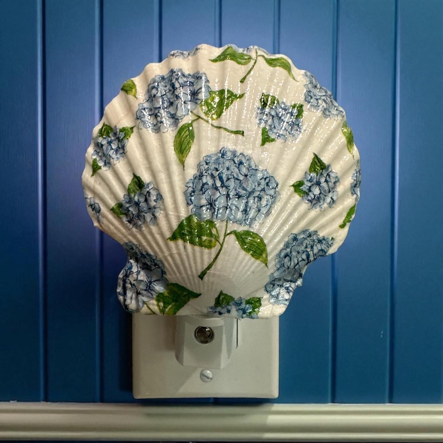 Scallop Nightlight- Blue Hydrangeas- Auto Sensor On/Off LED