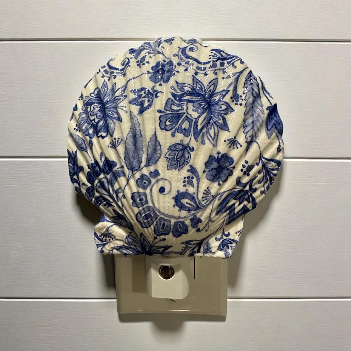 Nightlight Coastal Scallop Shell Decoupage Shell Art Light- Beach Theme Home Decor for Ocean Lovers - Unique Handmade Gift Item-Automatic on