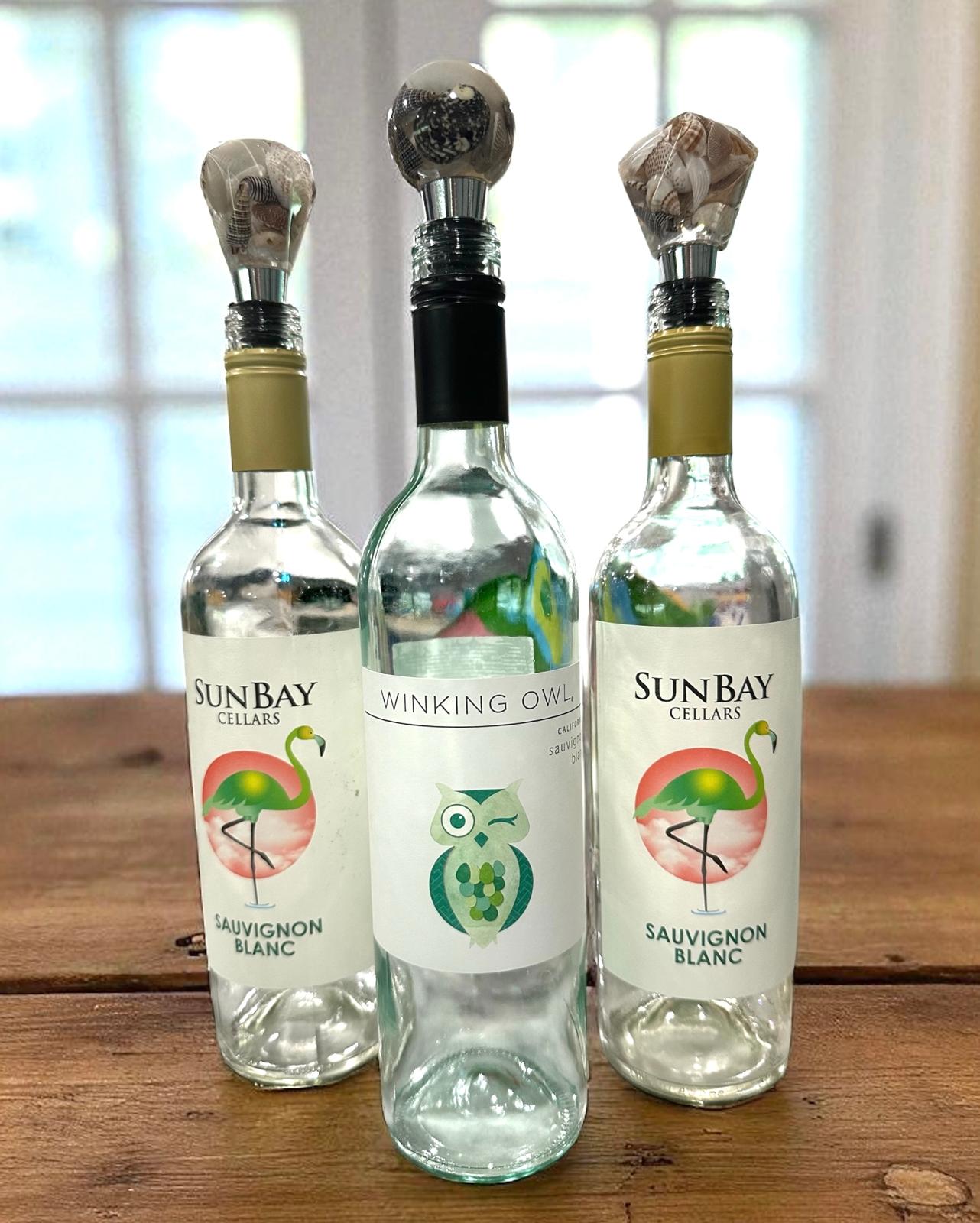 Coastal Resin Wine Bottle Stopper with Real Seashells – Beach House Host Gift, Bar Cart Décor